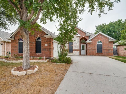Photo of 5604 Parkplace Drive, Denton, TX 76226 (MLS # 21408773)