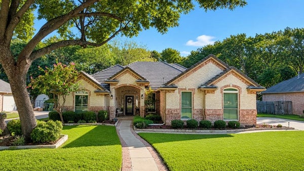 3122 OAKVIEW DR, HURST, TX 76054 - Image 2f5c6bc51be31e9eaac07089feb8c116/586048294