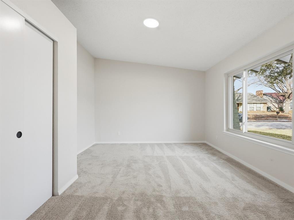 1826 Kingsbridge Drive