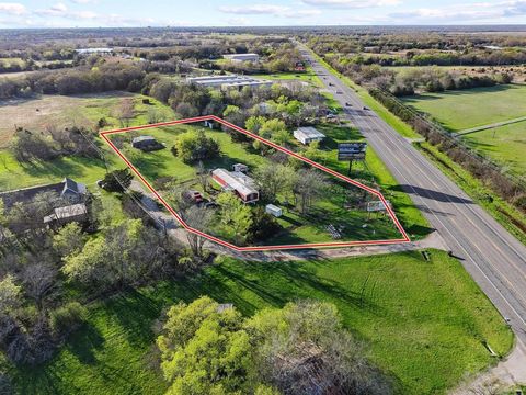 Photo of 2538 State Highway 69 S, Greenville, TX 75402 (MLS # 21207208)