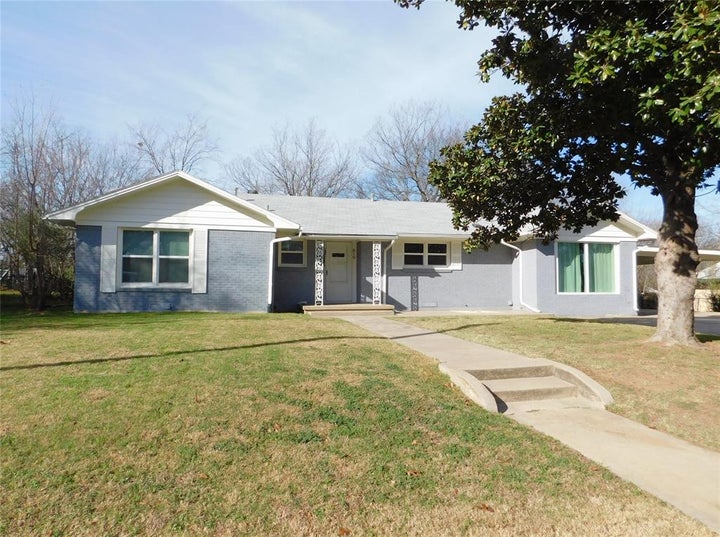Photo 1 of 33 — 819 Thomas Street, Denton, TX 76201