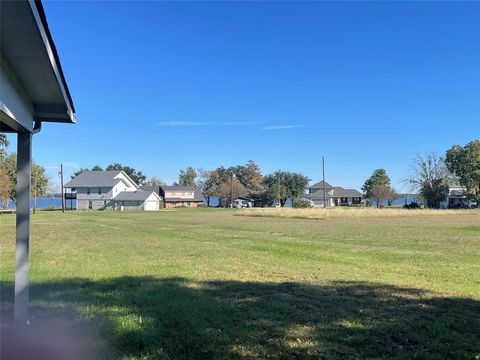 Photo of 202 Spur Ranch Road, Trinidad, TX 75163 (MLS # 21129878)