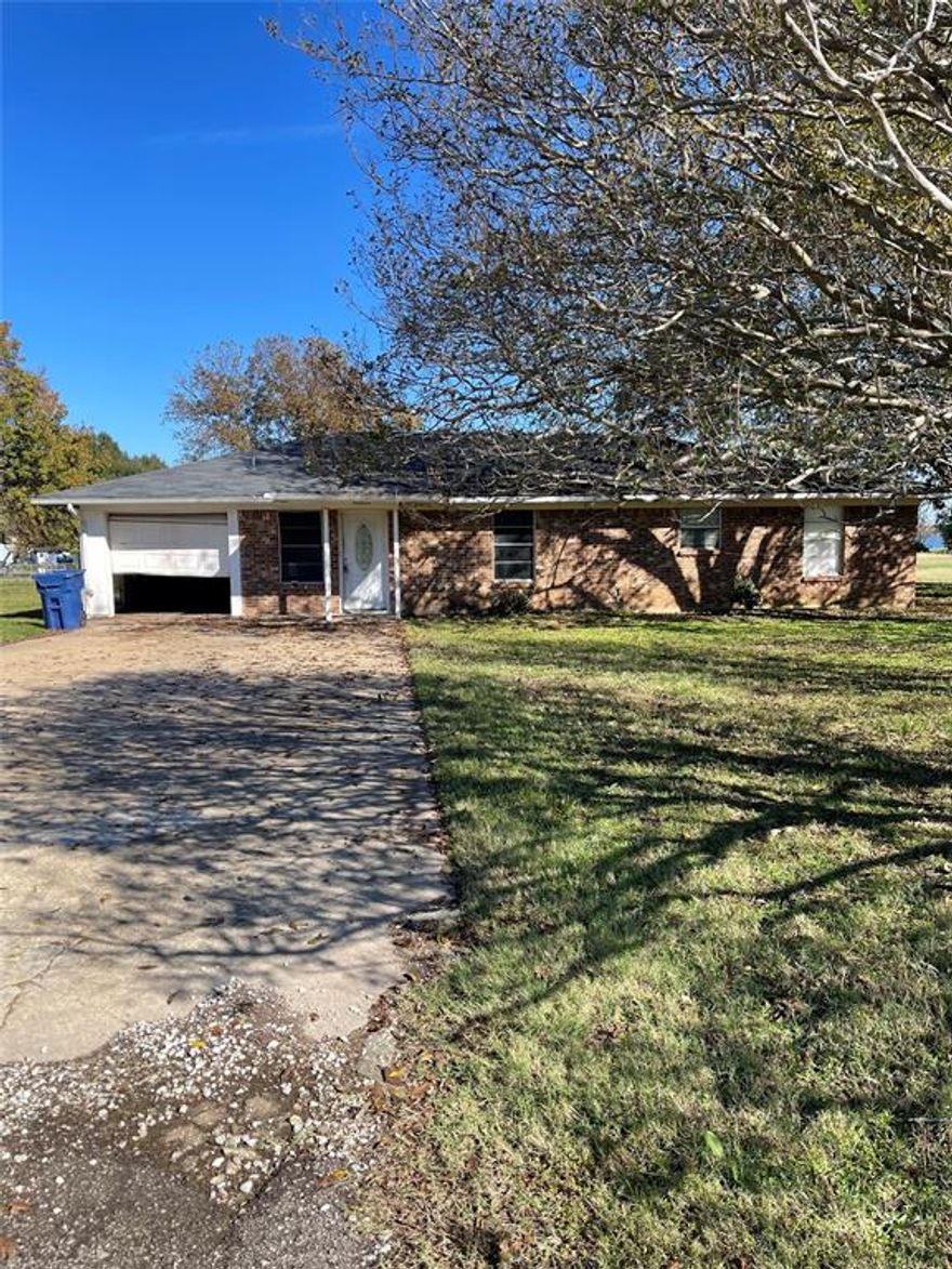 Opportunity awaits in this 2-bedroom, 2-bath home located in the heart of Trinidad, TX! Perfect for anyone looking for a project, this home needs TLC but offers great potential with its spacious layout and roomy lot. Whether you're looking to customize your own home with owner-financing options available, or you're an experienced buyer seeking your next buy and hold or fix and flip investment, this property offers flexibility and value.

Don’t miss out on this affordable chance to create something special!