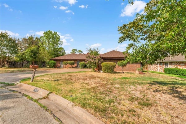 1007 FIELD CREST CT, ARLINGTON, TX 76012 - Image 2f6a18d9daf72263cd0fcdf2dd406cb9/4046011998