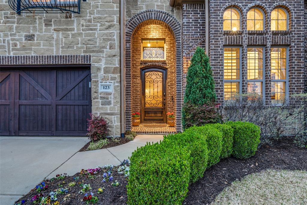 123 Alto Vista Drive