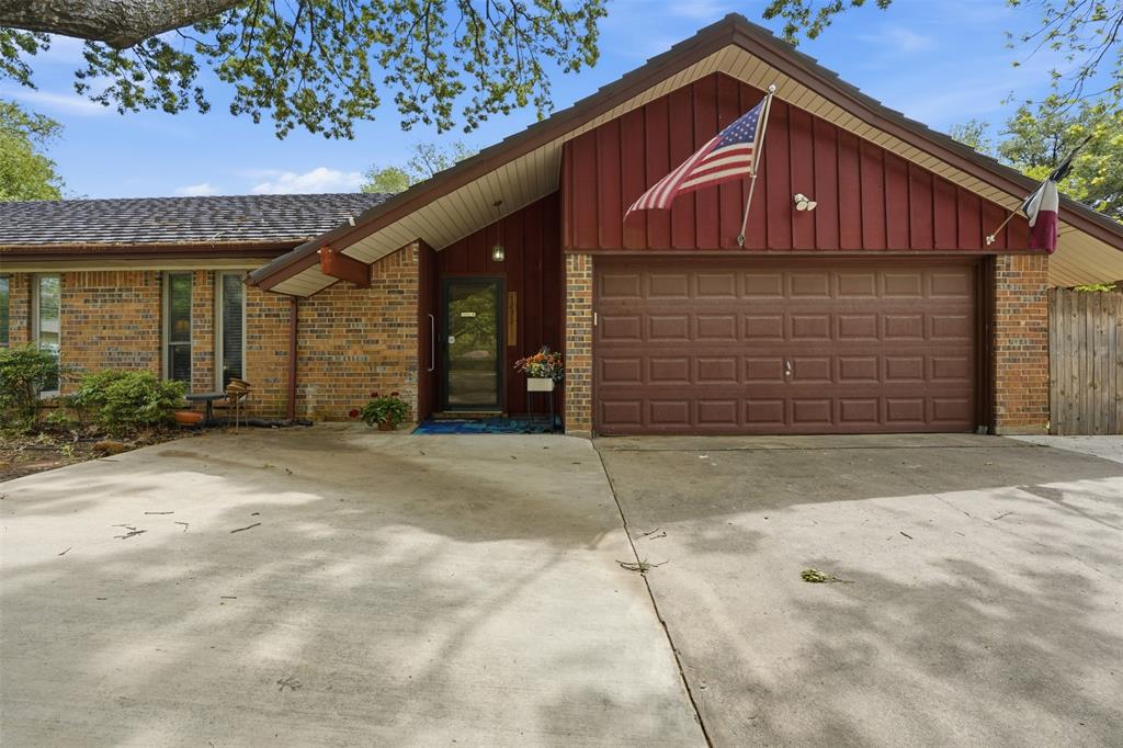 1233 Greenbriar Lane