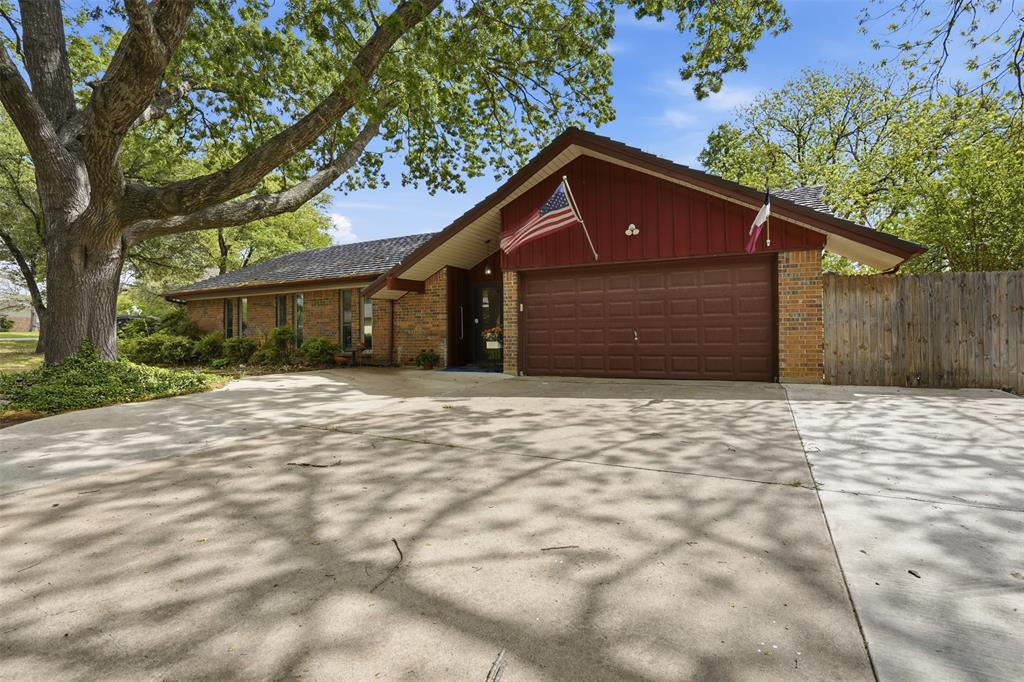 1233 Greenbriar Lane