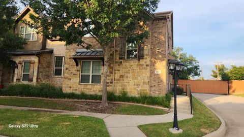 Photo of 869 Rohan Drive, Richardson, TX 75081 (MLS # 21131733)