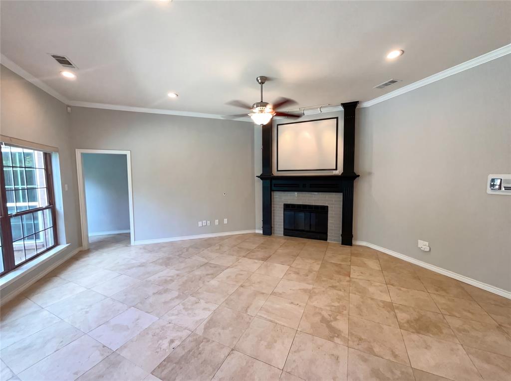 2400 Creekview Drive