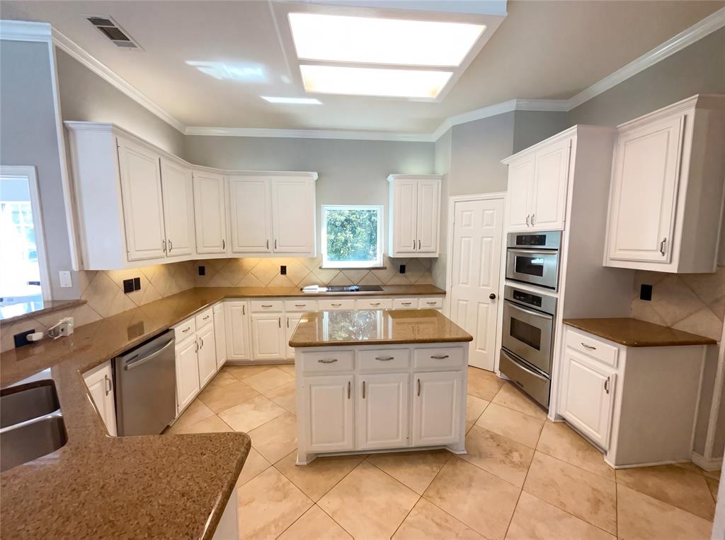 2400 Creekview Drive