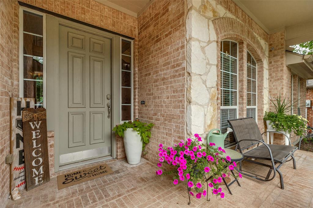 904 Moss Cliff Circle