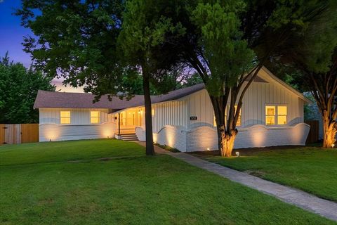 Photo of 5751 Trio Lane, Dallas, TX 75241 (MLS # 21266435)