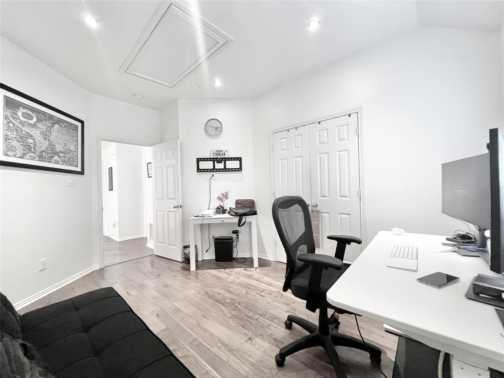 Lakeside Village Ph 02 - Residential Lease