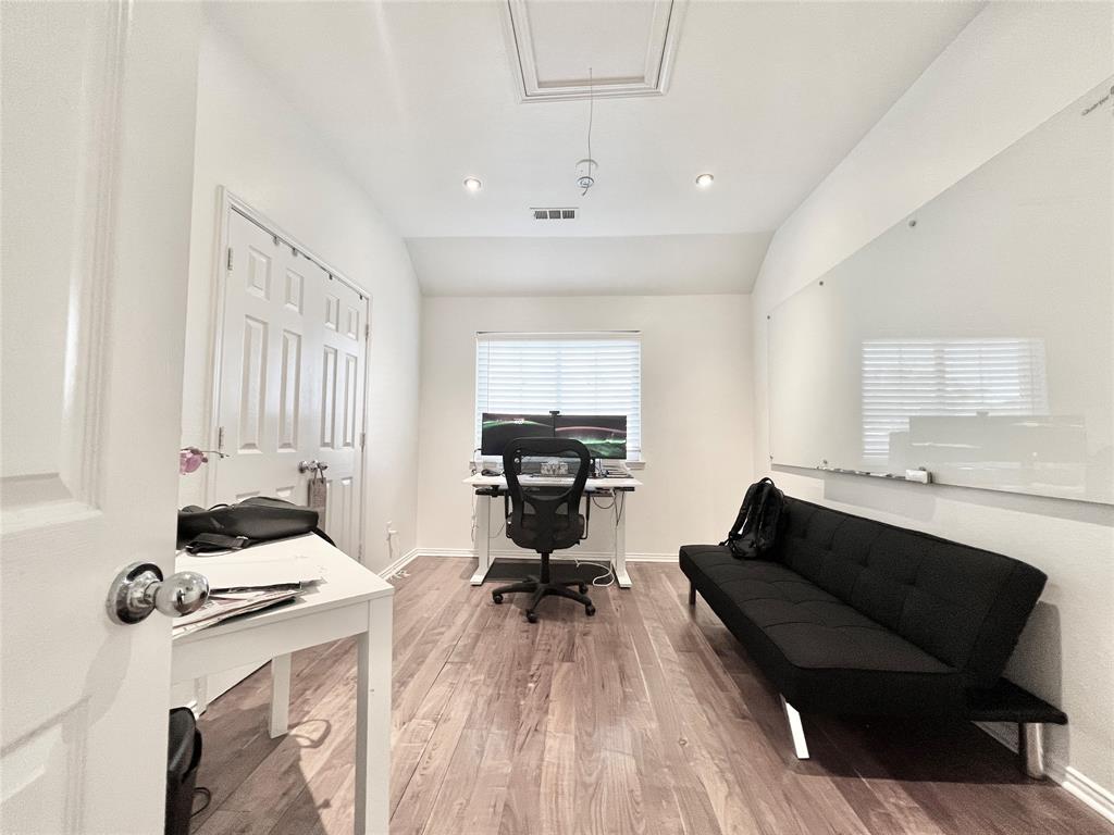 Lakeside Village Ph 02 - Residential Lease