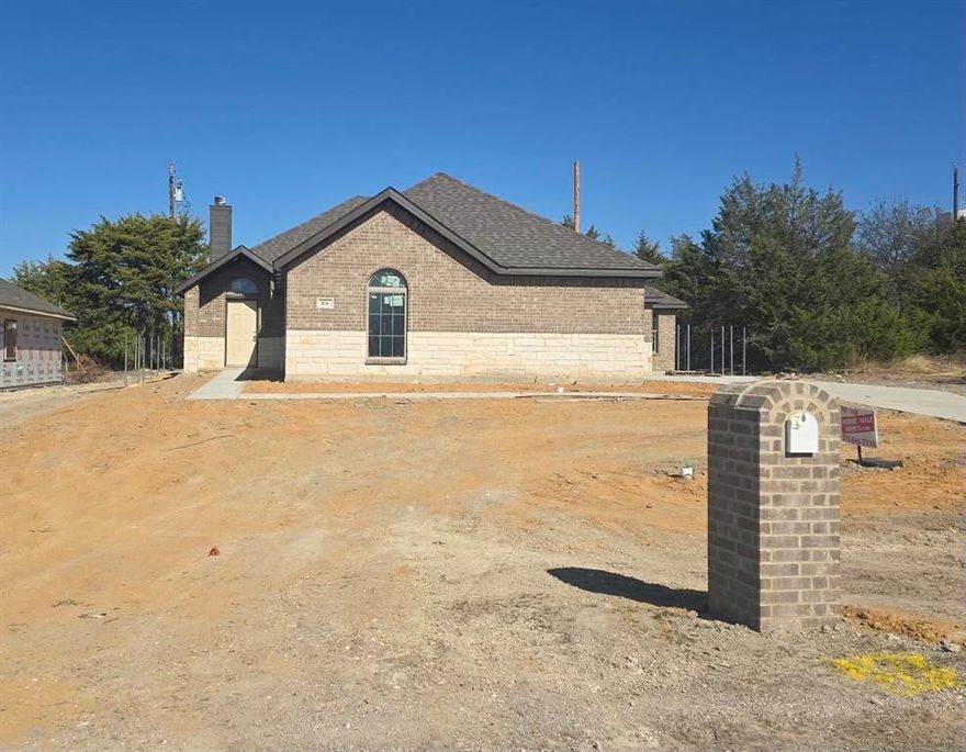 Discover the perfect blend of affordability and luxury in this beautifully crafted home by a long-time Texas builder, Robbie Hale Homes. Thoughtfully designed for comfort and style, this residence features 3 bedrooms, 2 bathrooms, and a versatile flex space that can serve as an optional study or fourth bedroom.
Enjoy a welcoming layout that flows effortlessly from the spacious living area to the well-appointed kitchen ideal for both everyday living and entertaining. The primary suite offers a relaxing retreat, complete with a jetted tub, separate shower, and dual vanities for added convenience.
A long driveway provides ample off-street parking and enhances the home’s curb appeal. This home offers quality craftsmanship, modern finishes, and the comfort of small-town living just minutes from city amenities. 106 E Southbrook Drive is in sought after Red Oak ISD and Lindell Estates, which features no HOA. Builder to offer up to $15,000 in Seller Concessions + Title Policy and Survey. 
Come see the charm, value, and elegance that make this home truly stand out in today’s market.