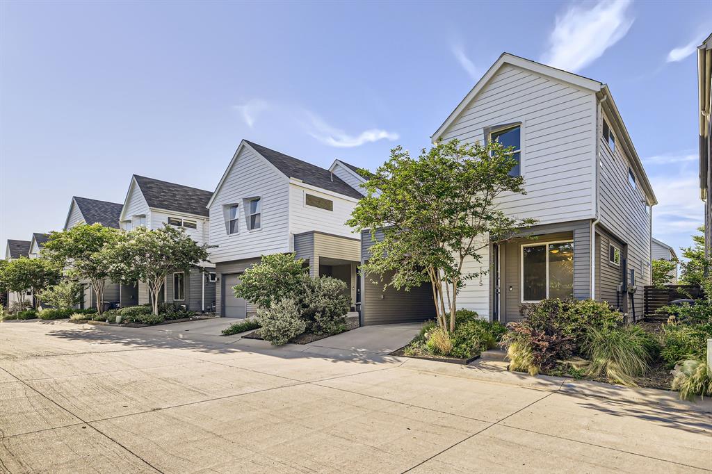 1115 Crownview Lane