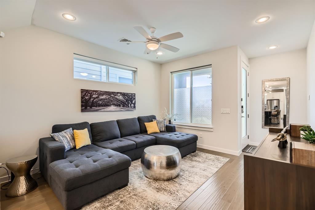 1115 Crownview Lane