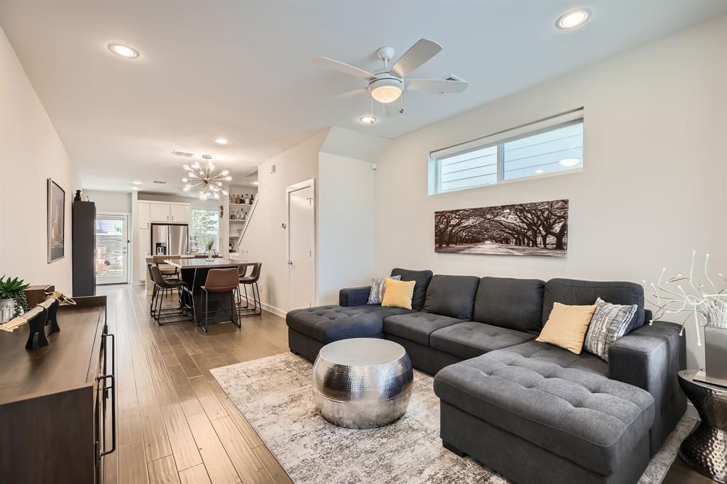 1115 Crownview Lane