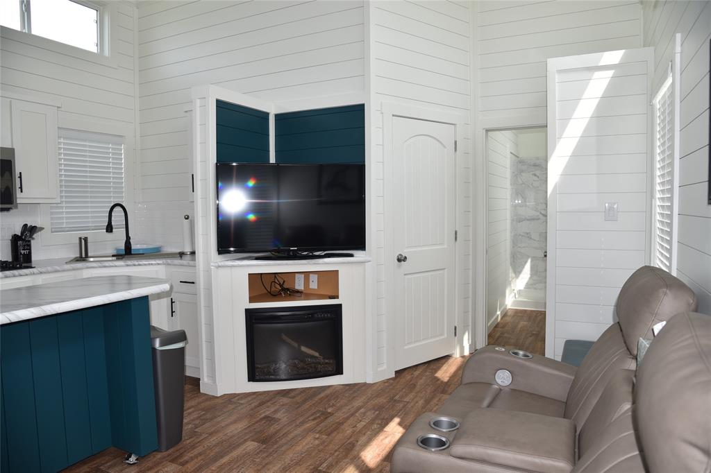 Peninsula Point - Residential