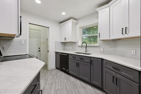 Photo of 2417 Meadow Court, Bedford, TX 76021 (MLS # 21196706)