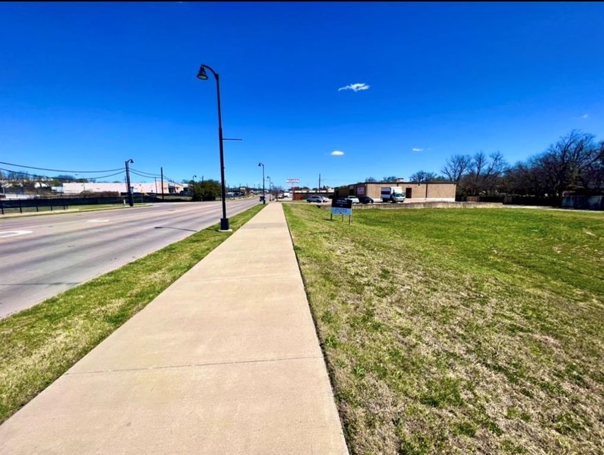 Great location for commercial. Just 4 mins away from the cowboys stadium in the heart of Arlington.