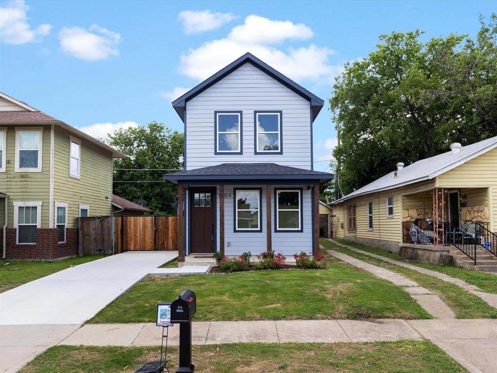 Photo of 1104 E Annie Street, Fort Worth, TX 76104 (MLS # 21350738)