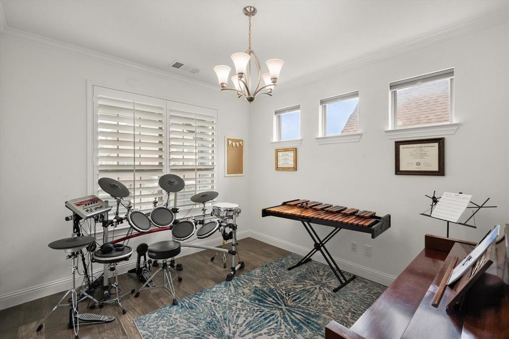 1303 Montaigne Road