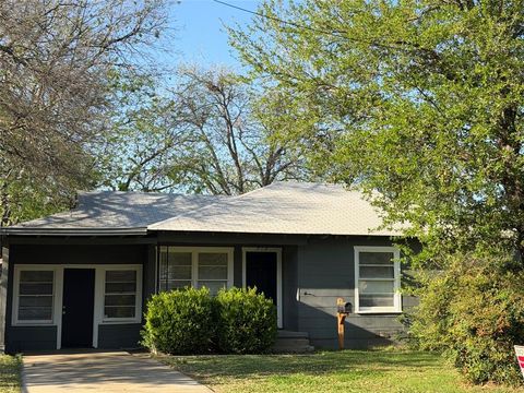 Photo of 714 Westway Street, Denton, TX 76201 (MLS # 21223160)