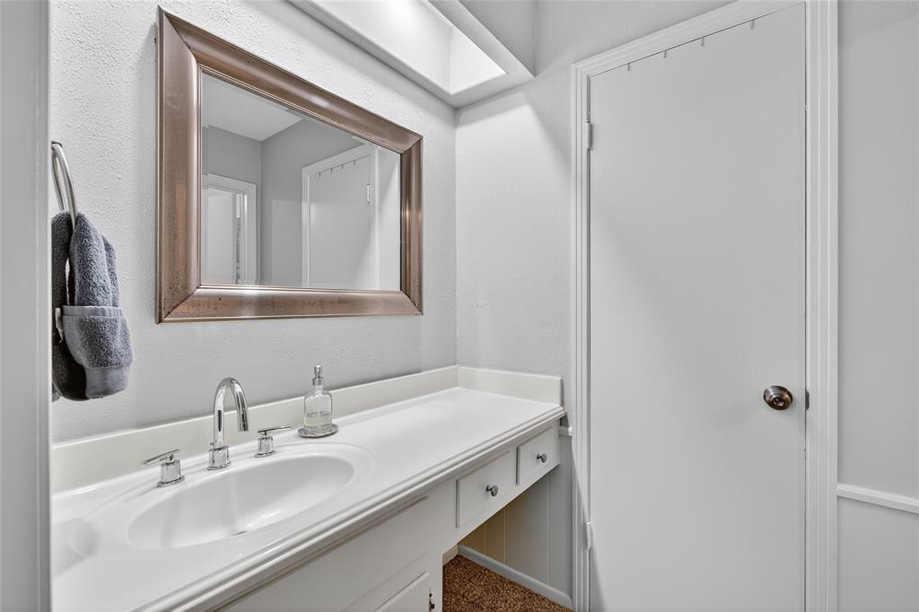 Farmers Branch, Texas 75234, United States, 3 Bedrooms Bedrooms, ,2 BathroomsBathrooms,Residential,Active,225679