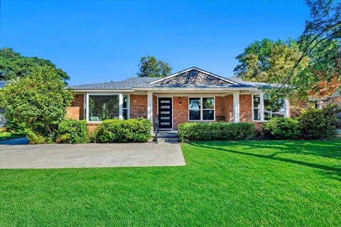 Photo of 732 James Drive, Richardson, TX 75080 (MLS # 21405093)