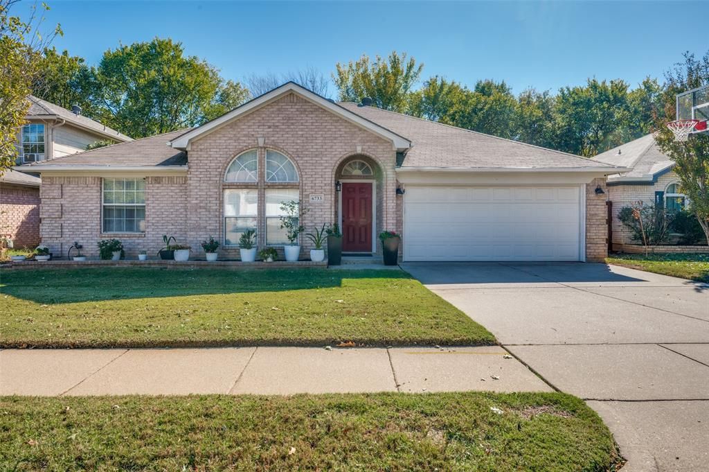 Photo for 6733 Big Springs Drive, Arlington, TX 76001 (MLS # 21100395)