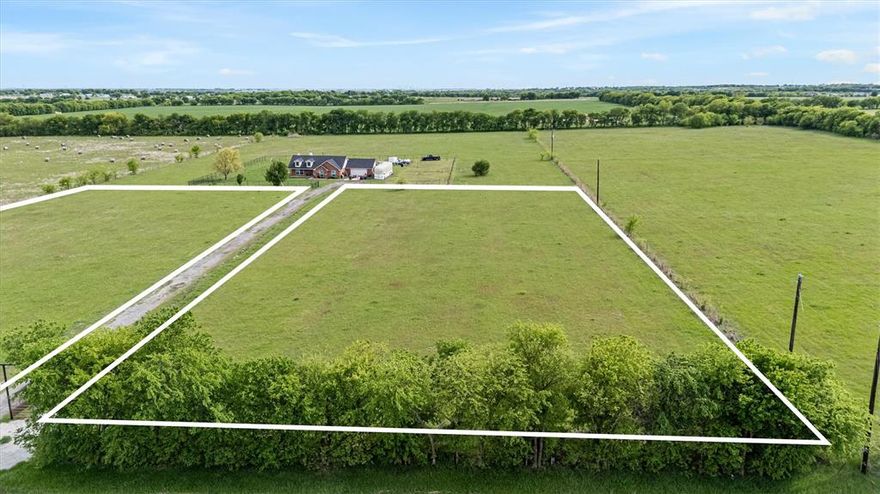 Great opportunity to own a beautiful 1.9 acre lot just outside of Slidell, TX. Ideal location with an easy 15-minute commute to I-35 and only 6 minutes to Slidell ISD. Water and electric available, making it simple to start building right away. Bring your own builder and create the home you’ve been dreaming of while enjoying peaceful country living. Limited availability—only 2 lots available !