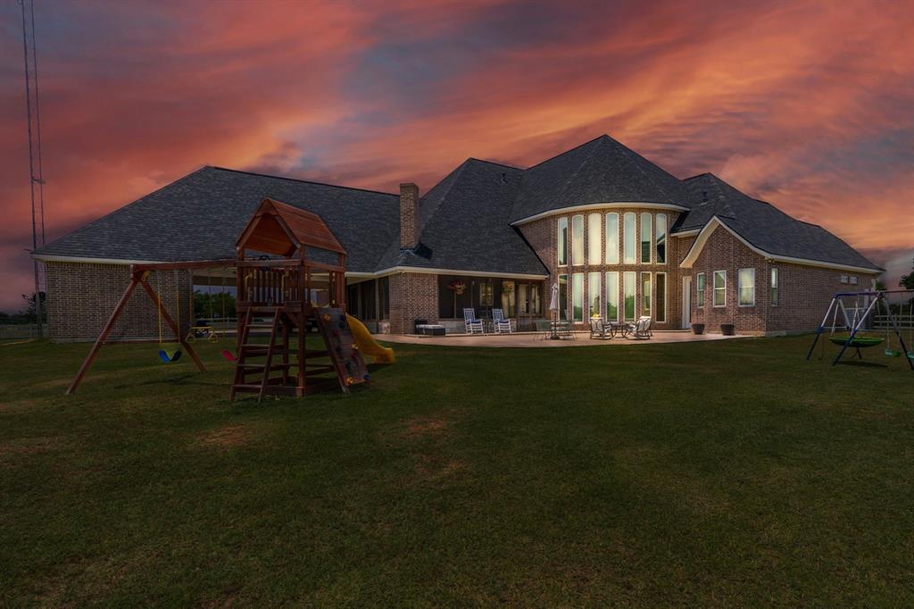 1476 Farm Road 3105
