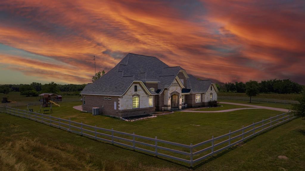1476 Farm Road 3105