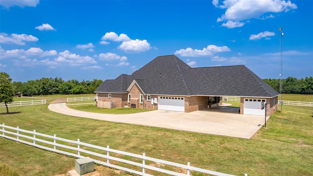 1476 Farm Road 3105
