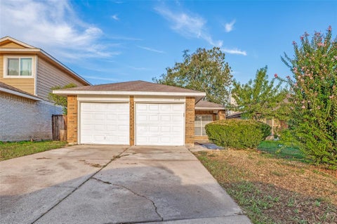 Photo of 3174 Cross Creek Circle, Grand Prairie, TX 75052 (MLS # 21404692)