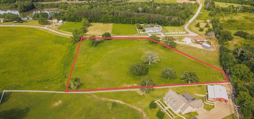 302/303 Lago Vista Drive