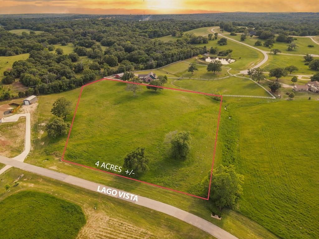 302/303 Lago Vista Drive