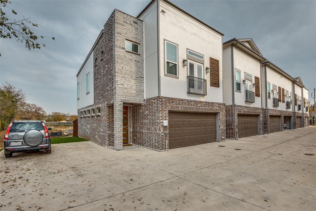 Amour Vallee Condos - Residential