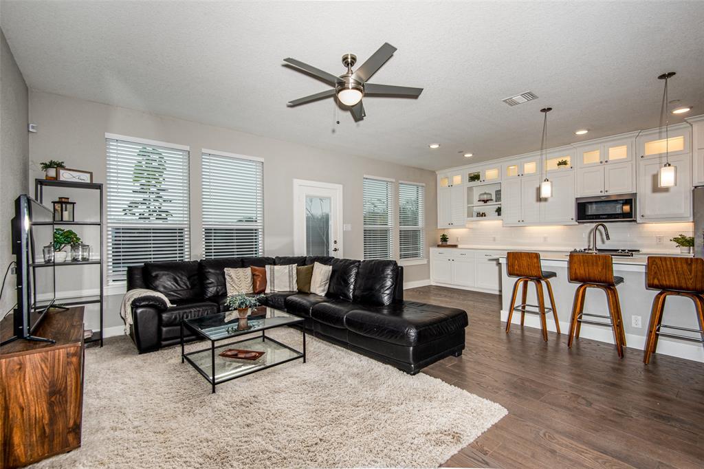 Amour Vallee Condos - Residential