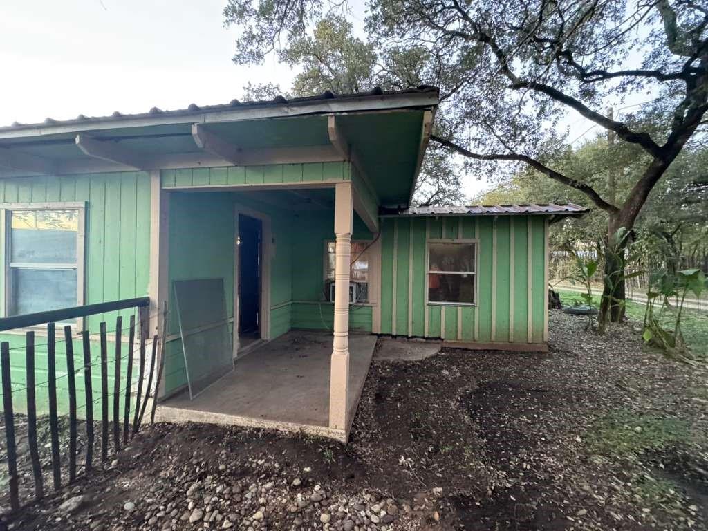 104 Private Road 1320