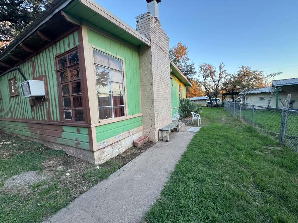 104 Private Road 1320