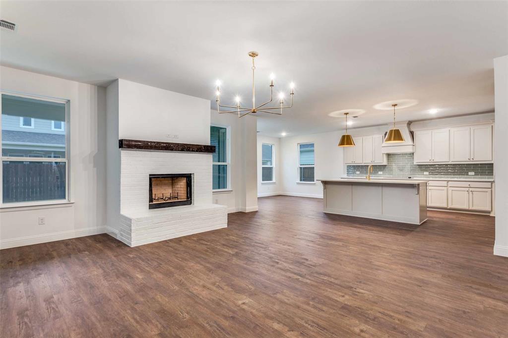 317 W Paddock