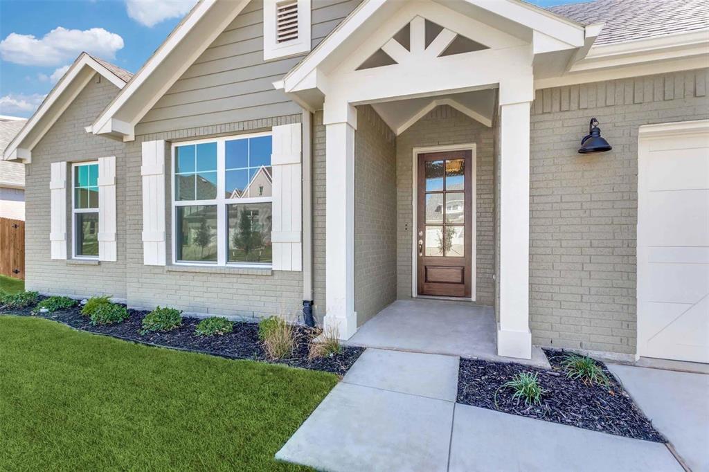 317 W Paddock