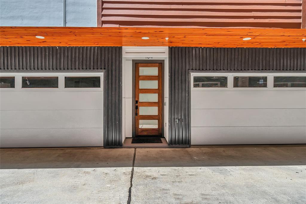 4208 Live Oak Street 104