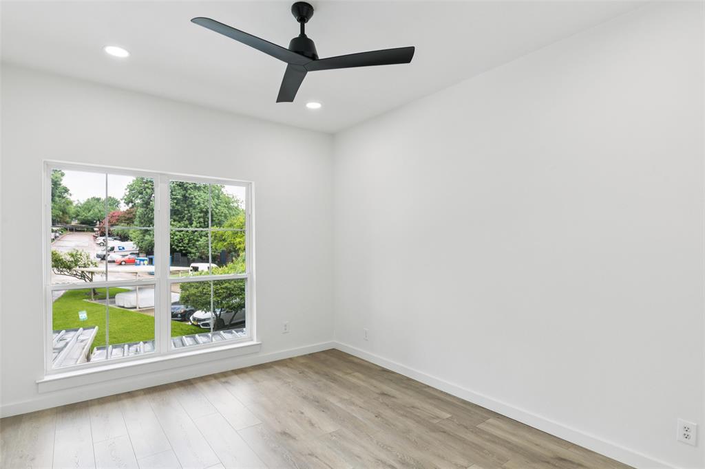 Woods On Park Lane Condos - Residential