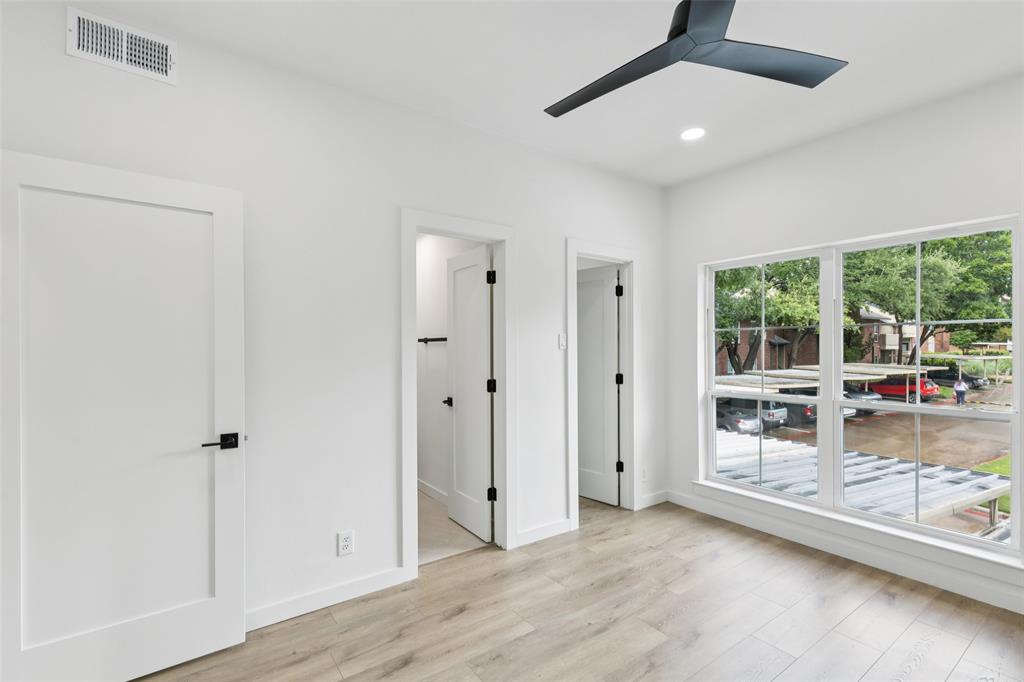 Woods On Park Lane Condos - Residential