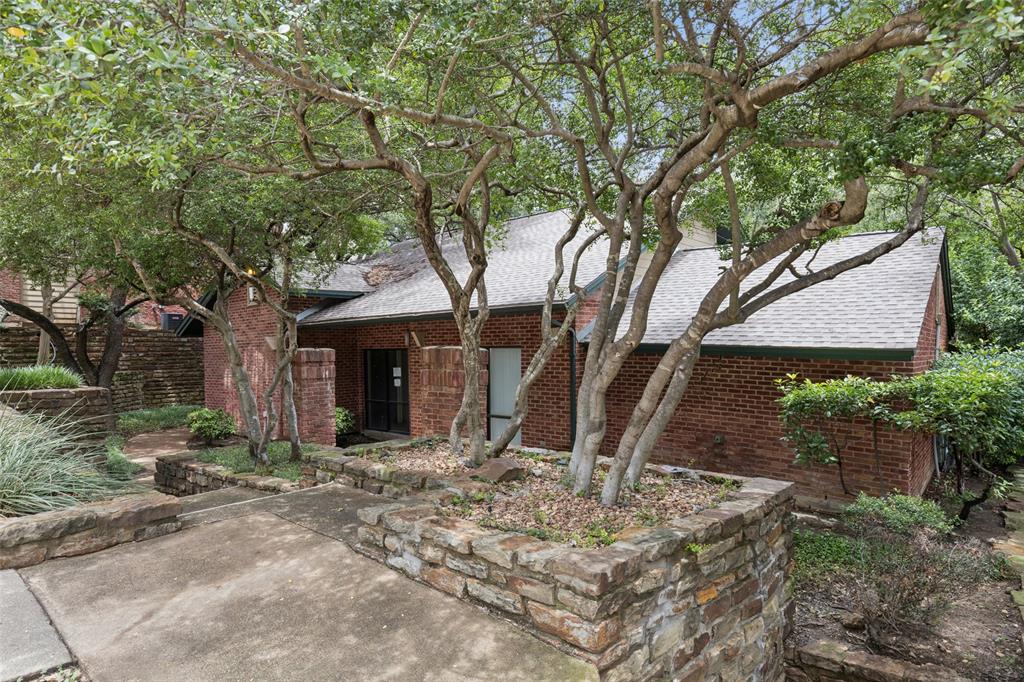 Woods On Park Lane Condos - Residential