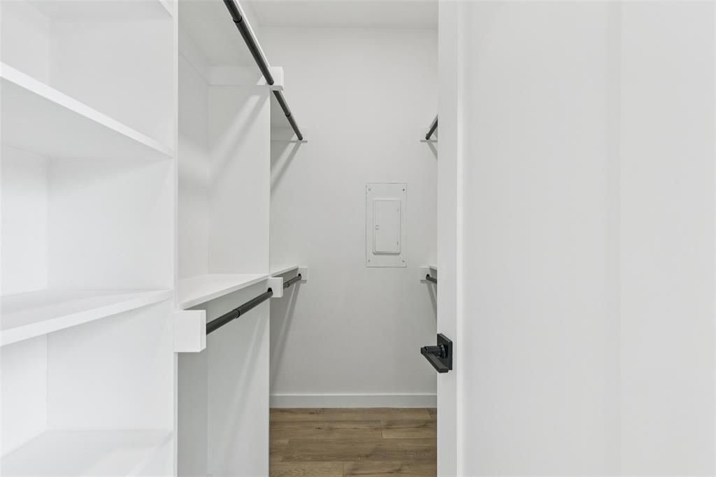 Woods On Park Lane Condos - Residential