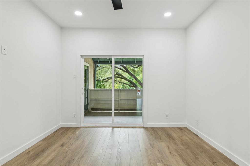 Woods On Park Lane Condos - Residential